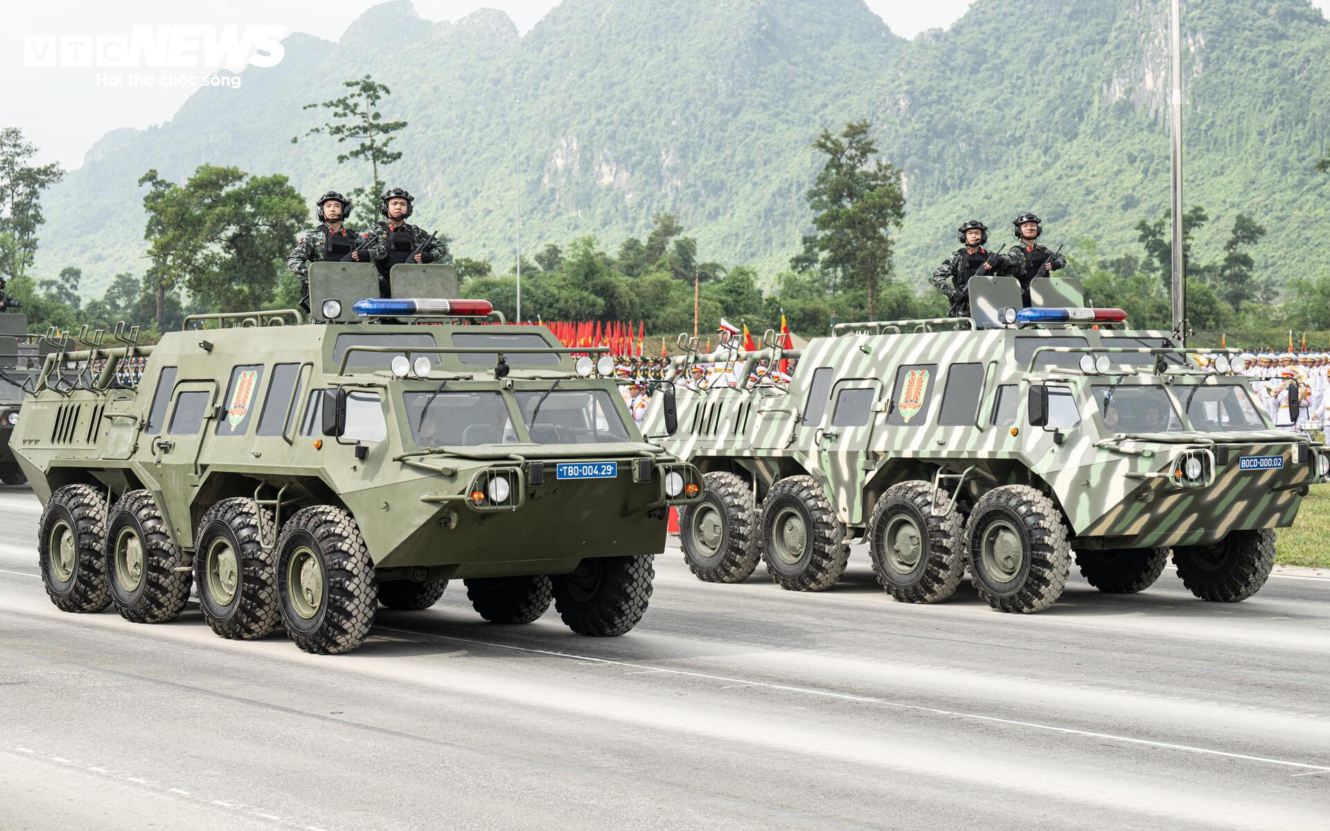 ‘Chiến binh thép’ chống khủng bố lần đầu hợp luyện diễu binh mừng Quốc khánh 2/9- Ảnh 7.