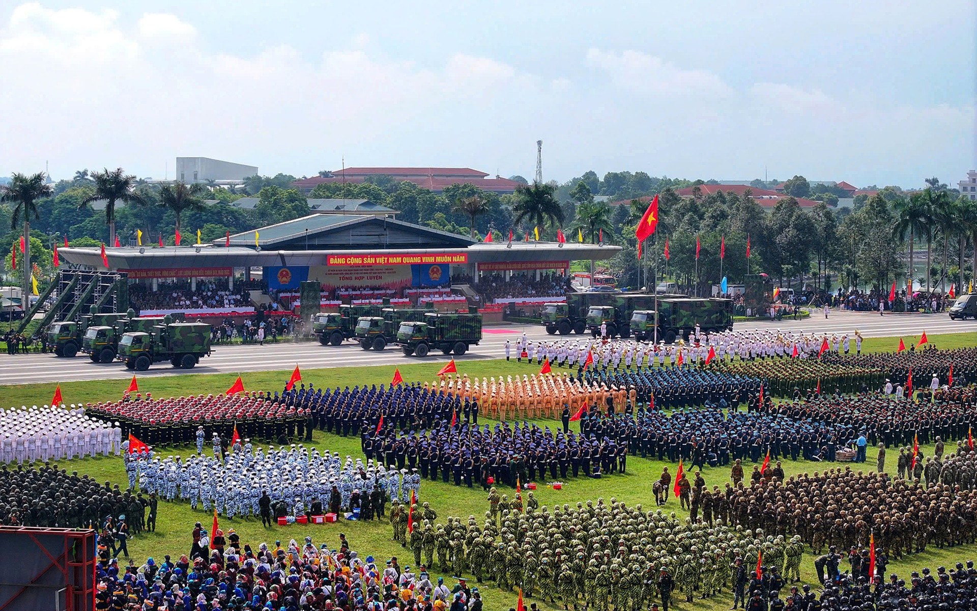 ‘Chiến binh thép’ chống khủng bố lần đầu hợp luyện diễu binh mừng Quốc khánh 2/9- Ảnh 1.