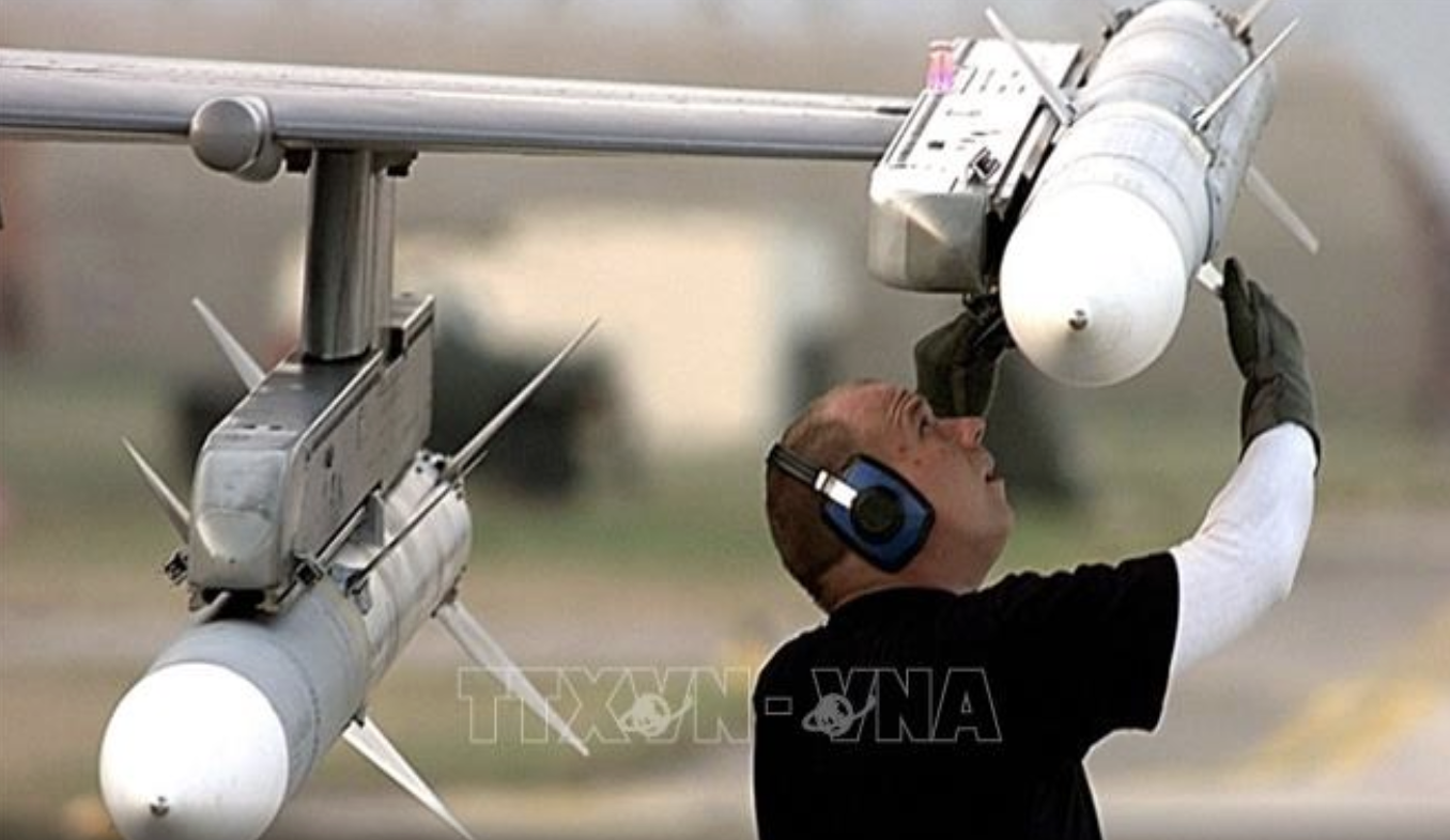 Đằng sau việc Lầu Năm Góc đặt mua lượng tên lửa AIM-120 lớn chưa từng có- Ảnh 1. Đằng sau việc Lầu Năm Góc đặt mua lượng tên lửa AIM-120 lớn chưa từng có- Ảnh 1.