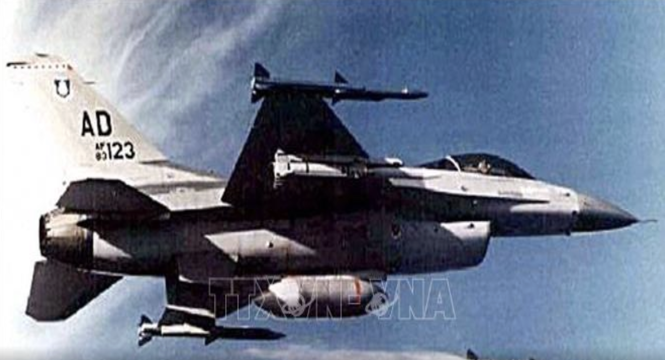 Đằng sau việc Lầu Năm Góc đặt mua lượng tên lửa AIM-120 lớn chưa từng có- Ảnh 2. Đằng sau việc Lầu Năm Góc đặt mua lượng tên lửa AIM-120 lớn chưa từng có- Ảnh 2.