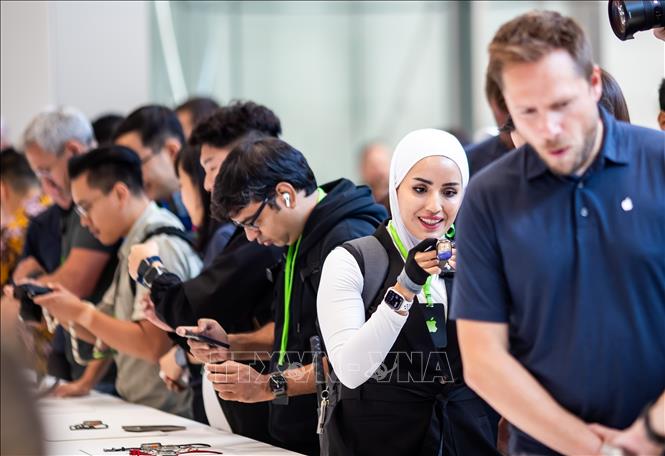 Thoát 'bão' thuế quan, liệu Apple có vượt được 'sóng' AI?- Ảnh 1.
