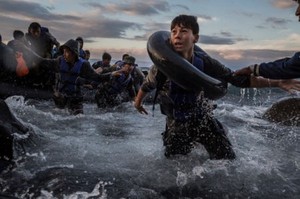 20 bức ảnh đoạt giải Pulitzer 2016 kể về nỗi đau của người tị nạn