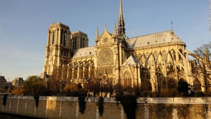 Nhìn lại lịch sử hơn 800 năm đầy biến cố của Nhà thờ Đức Bà Paris trước khi bị cháy