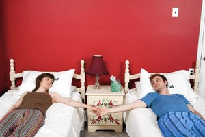 Tại sao các cặp vợ chồng hạnh phúc thường thích ngủ riêng?