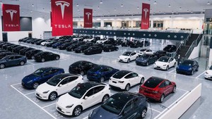 Tesla, BYD tăng giá do Trung Quốc cắt giảm 30% trợ cấp đối với xe điện