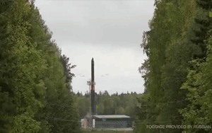 Sức mạnh kinh hoàng của tên lửa hạt nhân RS-24 Yars Nga vừa phóng