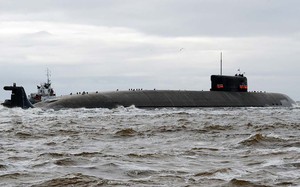 Nga đang triển khai tàu hoả và tàu ngầm hạt nhân đến Ukraina?