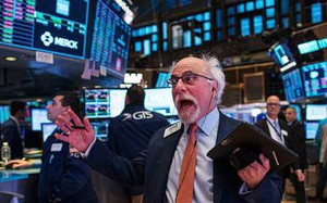 Dow Jones tăng 900 điểm khi các nhà đầu tư đặt cược vào Fed