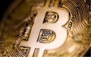 Bitcoin mất mốc 33.000 USD xuống mức thấp nhất kể từ tháng 7/2021 sau khi cổ phiếu bị bán tháo