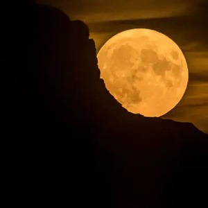Đêm 13/7, Mặt Trăng nằm ở vị trí gần Trái Đất nhất trong cả hành trình quay quanh Trái Đất trong năm 2022. Cùng ngắm siêu trăng sáng nhất trong năm 2022 trên bầu trời thế giới.