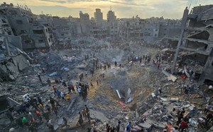 Máy bay Israel tấn công trại tị nạn Gaza, chỉ huy Hamas thiệt mạng