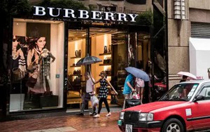 Cổ phiếu Burberry giảm 9% khi chi tiêu xa xỉ giảm sút