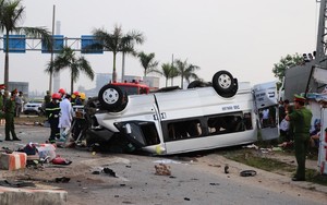 Xe khách lật nhiều vòng sau khi tông xe tải ở Quảng Nam, 8 người tử vong
