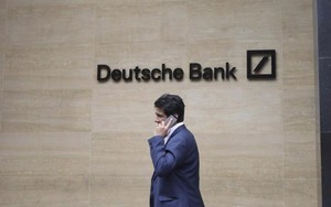 Liệu Deutsche Bank có trở thành Credit Suisse tiếp theo sau khi cổ phiếu bất ngờ sụt giảm?
