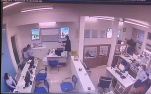 Truy bắt kẻ dùng súng cướp ngân hàng ở trung tâm Đà Nẵng