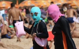 'Mốt' thời trang mới nhất ở Trung Quốc khi sóng nhiệt tăng cao