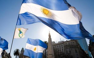 Argentina cần vỡ nợ chứ không phải 'USD hóa' nền kinh tế