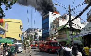 Cháy công ty nữ trang ở TP.HCM, hàng chục nhân viên tháo chạy