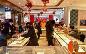 Tiêu thụ vàng của Trung Quốc tăng do nhu cầu trú ẩn an toàn