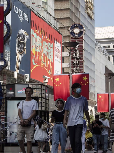 Trung Quốc bất ngờ giảm lãi suất khi dữ liệu kinh tế gây thất vọng