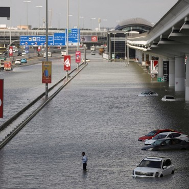 Lũ lụt ở Dubai đặt ra câu hỏi về việc gieo hạt trên đám mây 