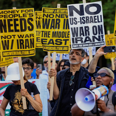 RT: Iran cảnh báo sẽ giáng 'đòn hủy diệt' vào các cơ sở hạt nhân của Israel