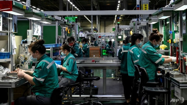 Hoạt động nhà máy của Trung Quốc giảm xuống mức thấp nhất trong hai năm - Ảnh 1.