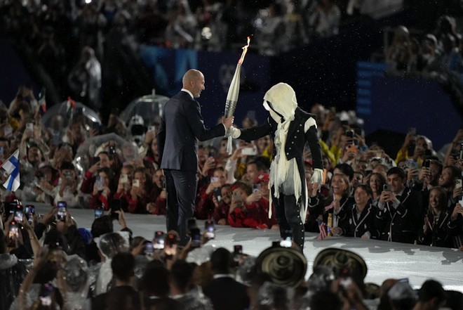 Lễ khai mạc Olympic Paris 2024: Ấn tượng và đặc sắc bất chấp trời mưa- Ảnh 8.