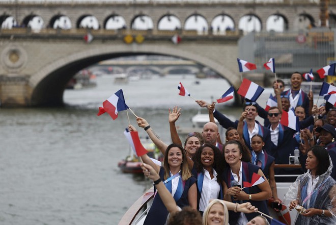 Lễ khai mạc Olympic Paris 2024: Ấn tượng và đặc sắc bất chấp trời mưa- Ảnh 20.