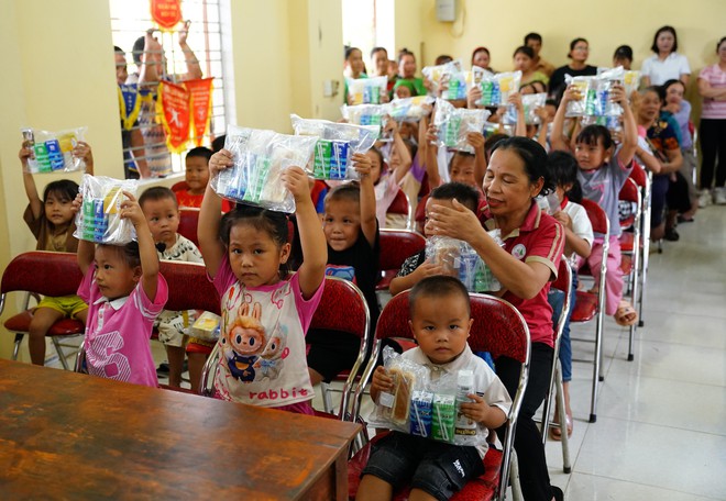 Vinamilk cùng trẻ em vùng khó khăn vui đón trung thu- Ảnh 6.