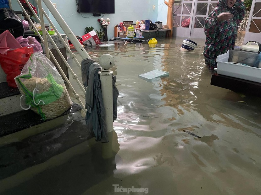 Đà Nẵng ngập lụt diện rộng, gần một nghìn người phải sơ tán khẩn cấp - Ảnh 13.