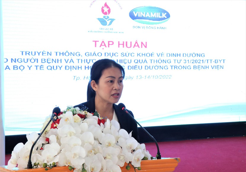 Vinamilk và CLB điều dưỡng trưởng Việt Nam tiếp tục triển khai lớp tập huấn chăm sóc sức khỏe - Ảnh 1.