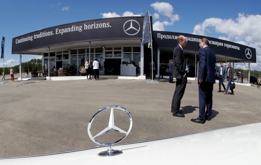 Ford, Mercedes - Benz rút khỏi thị trường Nga, bán tài sản cho nhà đầu tư - Ảnh 1.