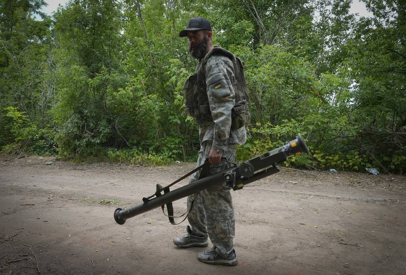 Người Mỹ đang lo ngại vũ khí viện trợ cho Ukraina lọt vào tay Nga - Ảnh 1.