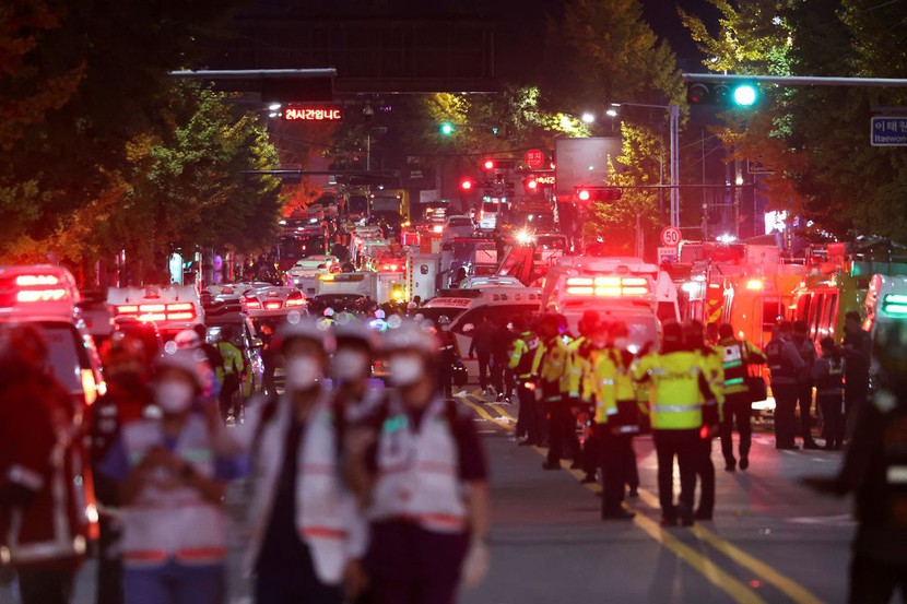 Giẫm đạp trong lễ hội Halloween ở Seoul, hàng chục người bị 'ngưng tim' - Ảnh 6.