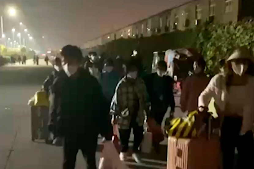 Trung Quốc: Công nhân lũ lượt rời khỏi 'thành phố iPhone' - Ảnh 2.