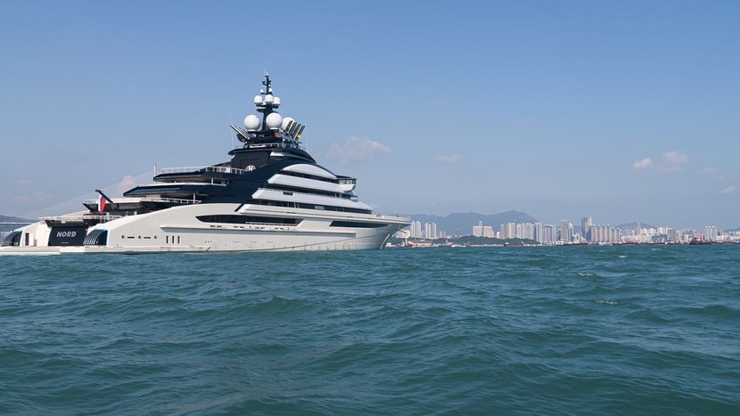 Siêu du thuyền liên quan đến tỷ phú Nga xuất hiện ở Hồng Kông - Ảnh 1.