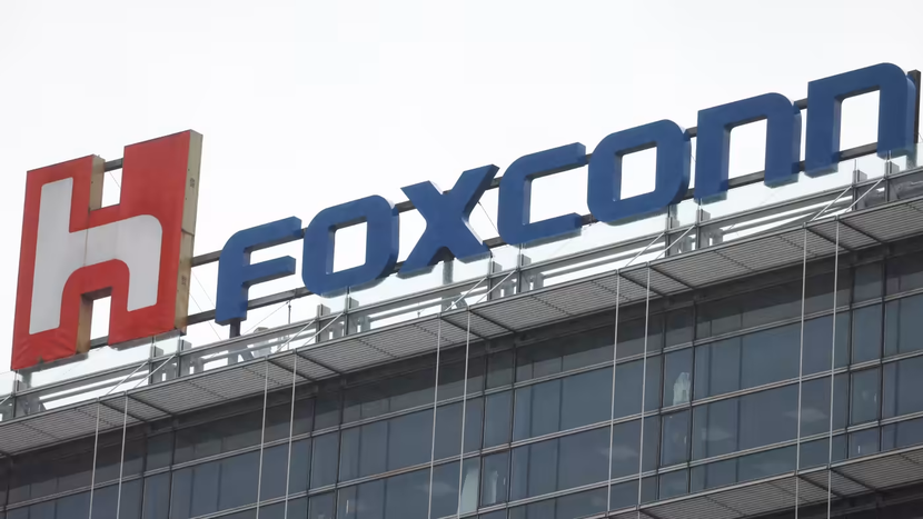 Foxconn tăng lương cho nhân viên ở lại sản xuất iPhone - Ảnh 1.