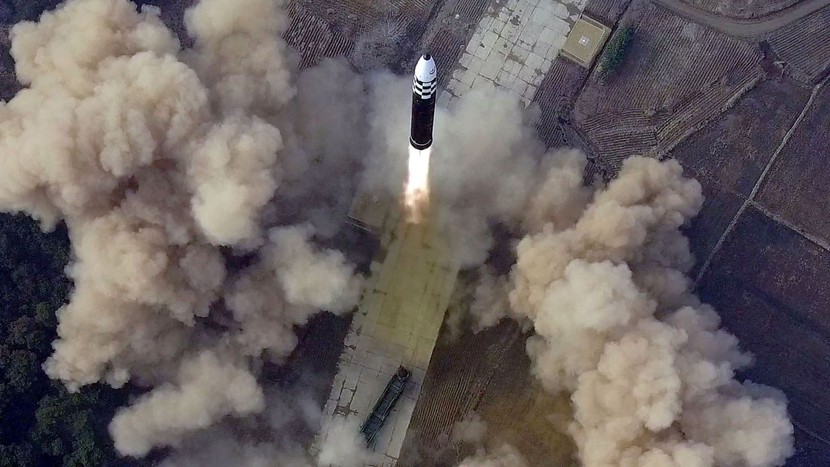 Hàn Quốc nói Triều Tiên bắn tên lửa ICBM nhưng thất bại

 - Ảnh 2.
