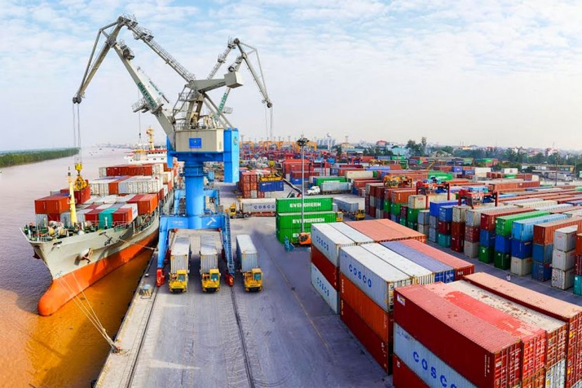 Xuất nhập khẩu năm 2022 cán đích sau 11 tháng, thặng dư thương mại 10,6 tỷ USD - Ảnh 1.