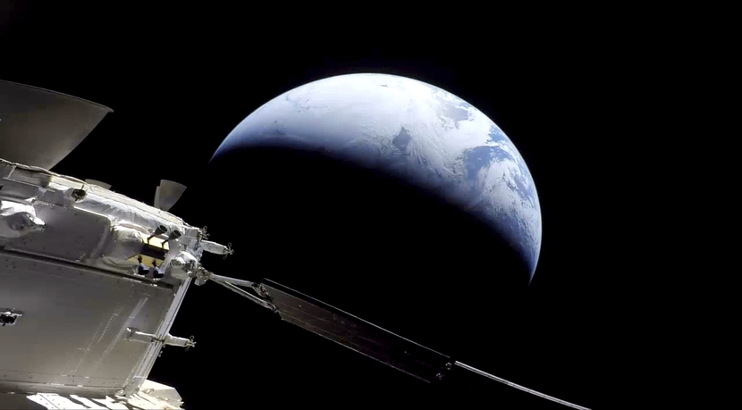 Khoảnh khắc tàu vũ trụ Orinon quay về Trái đất từ Mặt trăng - Ảnh 1.