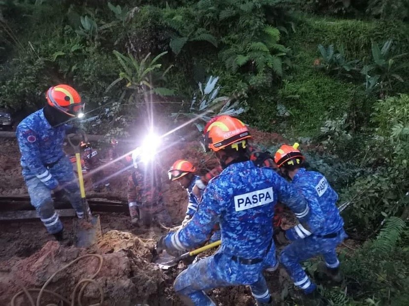 Sạt lở đất khiến 2 người chết, 51 người mất tích ở cao nguyên Genting, Malaysia - Ảnh 1.