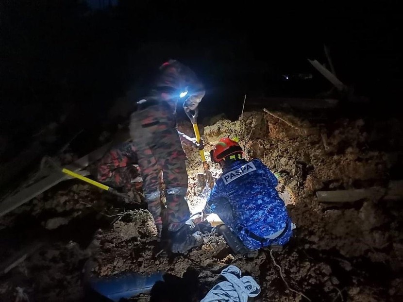 Sạt lở đất khiến 2 người chết, 51 người mất tích ở cao nguyên Genting, Malaysia - Ảnh 2.