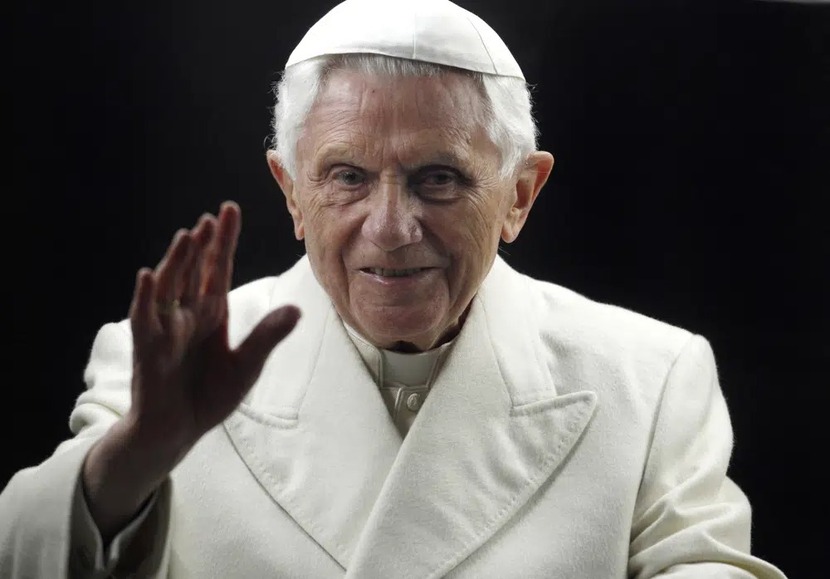 Cựu Giáo hoàng Benedict XVI qua đời ở tuổi 95   - Ảnh 1.