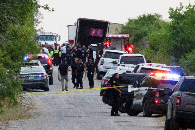 46 người di cư chết trong xe container ở Mỹ  - Ảnh 2.