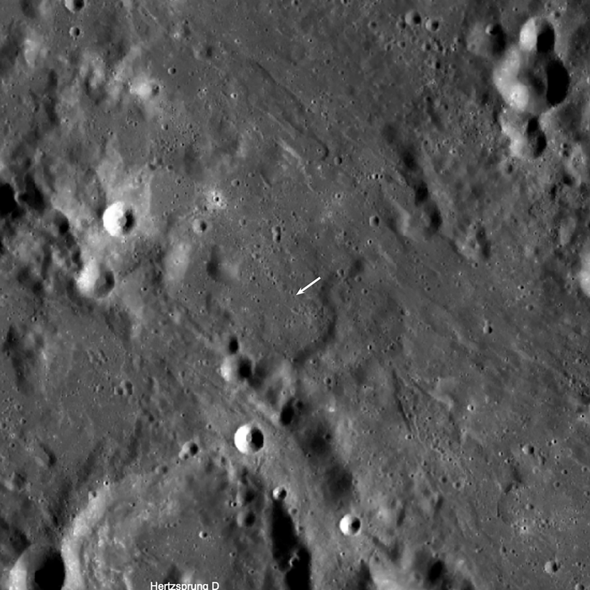 NASA chụp ảnh 'UFO' rơi trên mặt trăng làm dấy lên các thuyết âm mưu  - Ảnh 3.