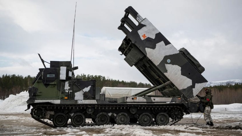 Hệ thống tên lửa M270 mà Anh gửi cho Ukraine mạnh cỡ nào? - Ảnh 1.