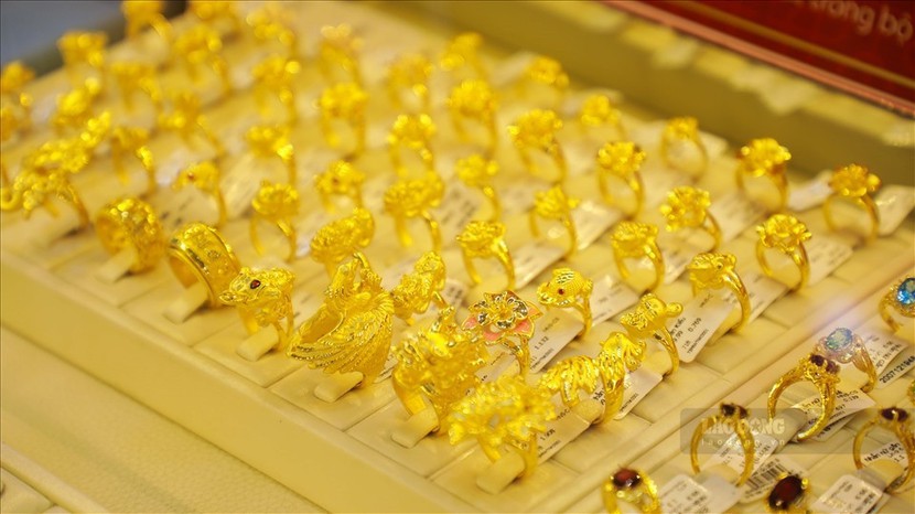 Giá vàng giảm gần 4 triệu đồng/lượng trong phiên chiều 18/7 - Ảnh 1.