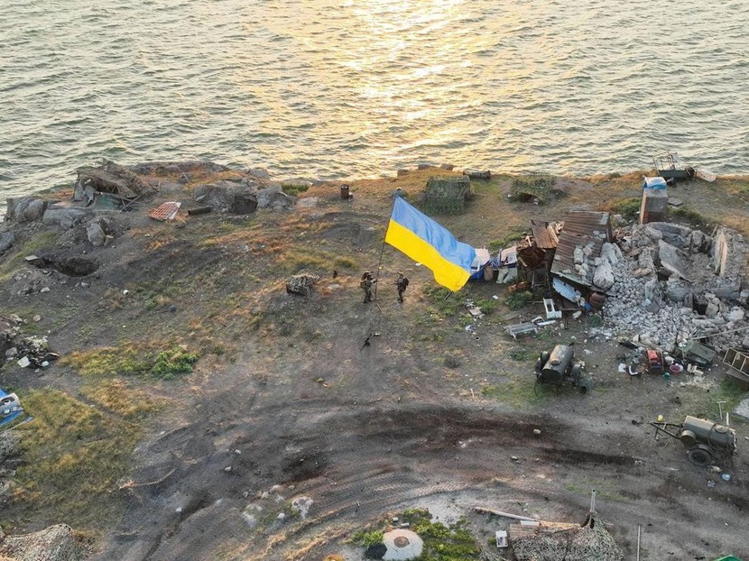Ukraina phất cờ trên Đảo Rắn, nhưng mất người ủng hộ quan trọng - Ảnh 3.