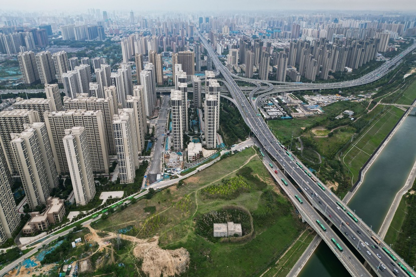 Các ngân hàng Trung Quốc có thể mất 350 tỷ USD do khủng hoảng bất động sản - Ảnh 1.